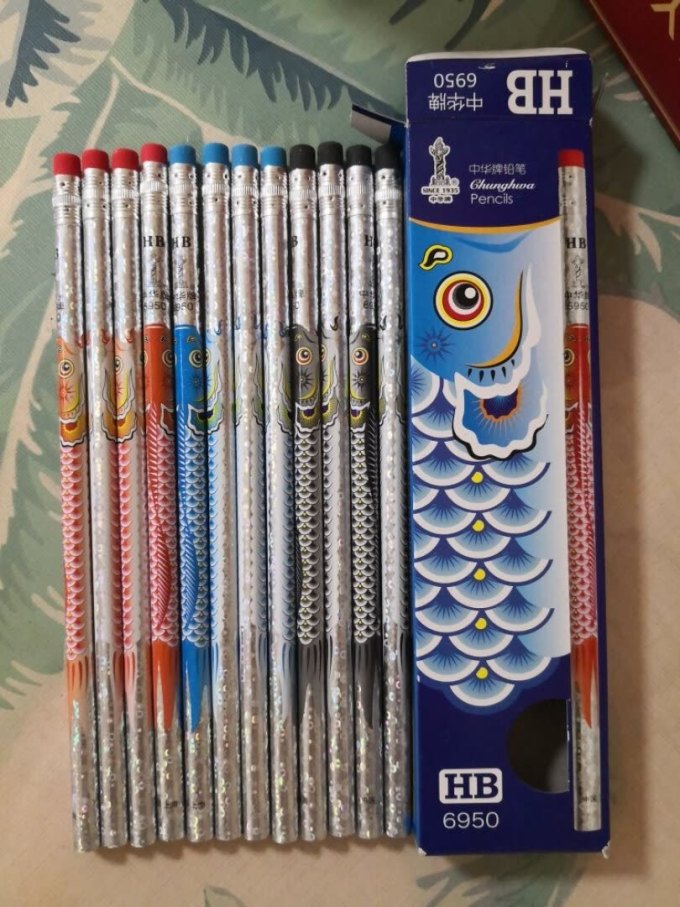 锦鲤好美,都舍不得削铅笔了,哈哈哈哈哈……chunghwa 中华牌 6903 hb