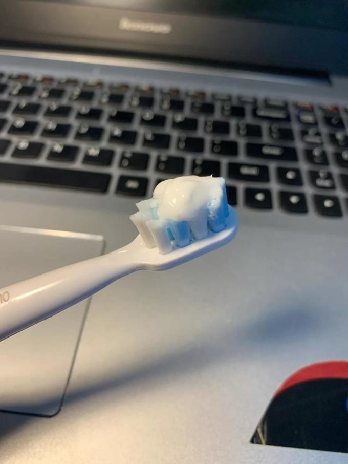 乐卡露牙膏