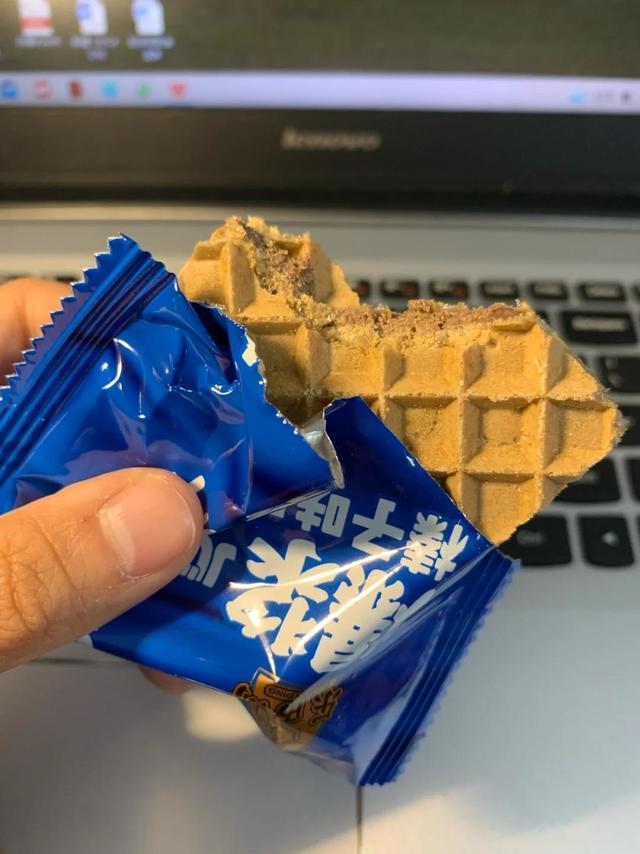 快来吃会爆浆的威化！