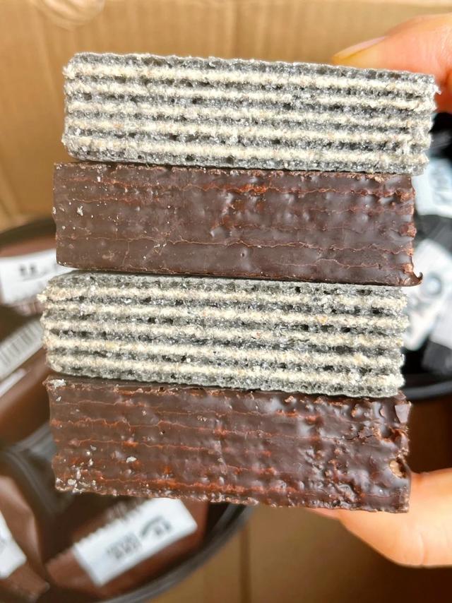 又入了两桶！健身教练推荐的高蛋白的威化饼