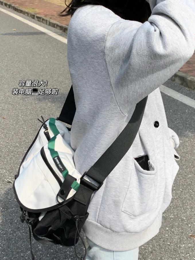 闪潮男士单肩斜挎包