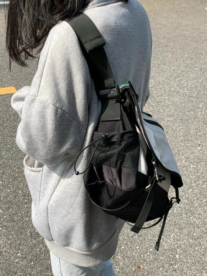 闪潮男士单肩斜挎包