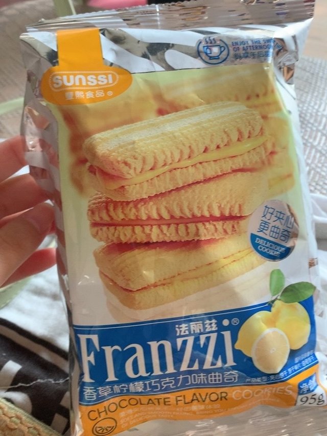 这饼干好吃，很软，里面是单独包装的，一小