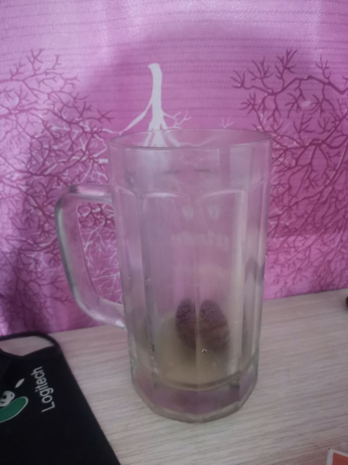 执白玻璃杯