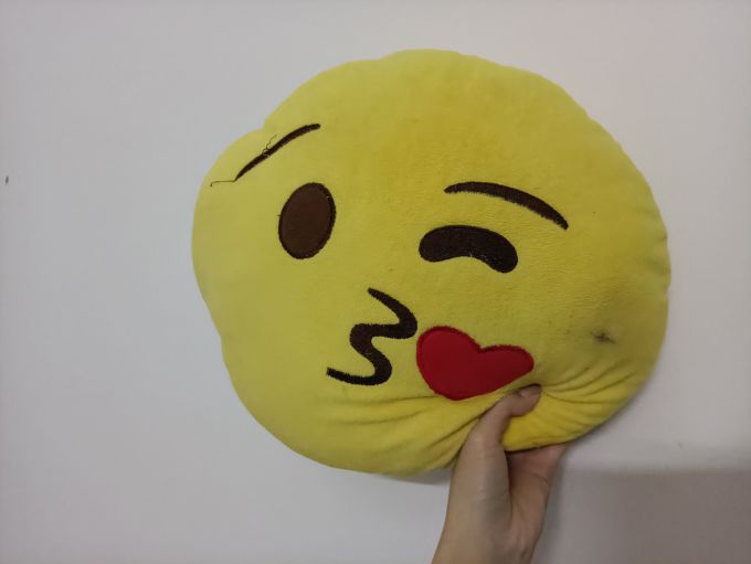 情人节礼物之亲亲表情包抱枕