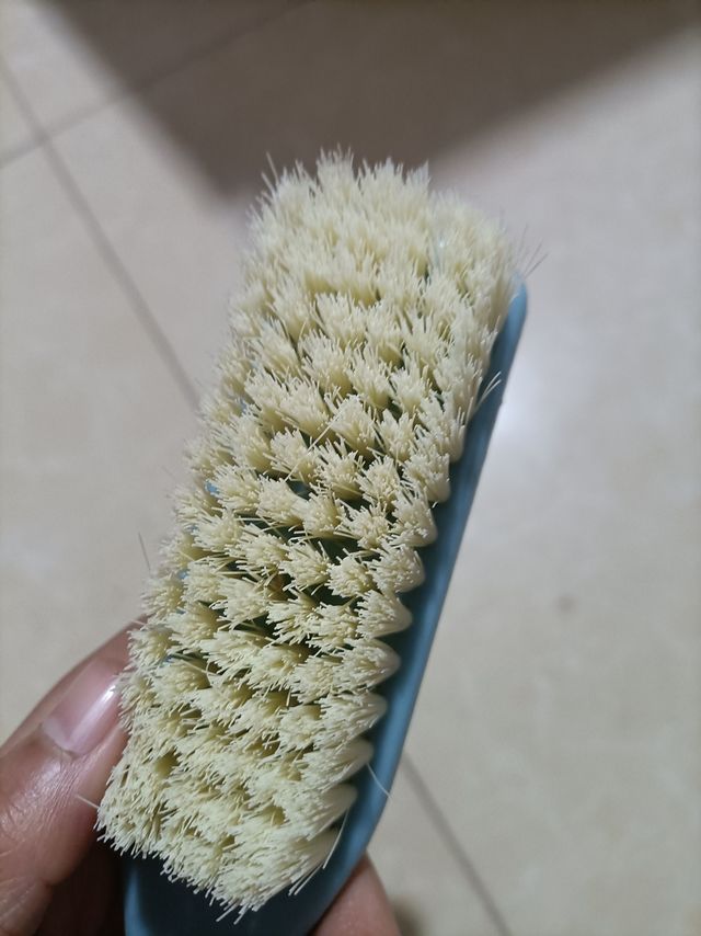 毛毛非常柔软的长柄刷子