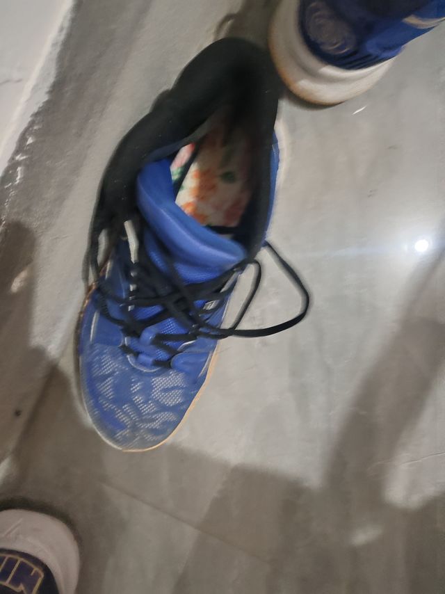 一款欧文系列蓝色高帮球鞋