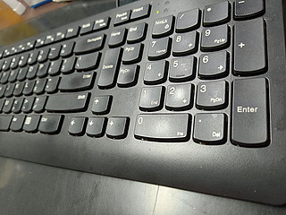 ​超薄的联想键盘，实惠的办公装备。