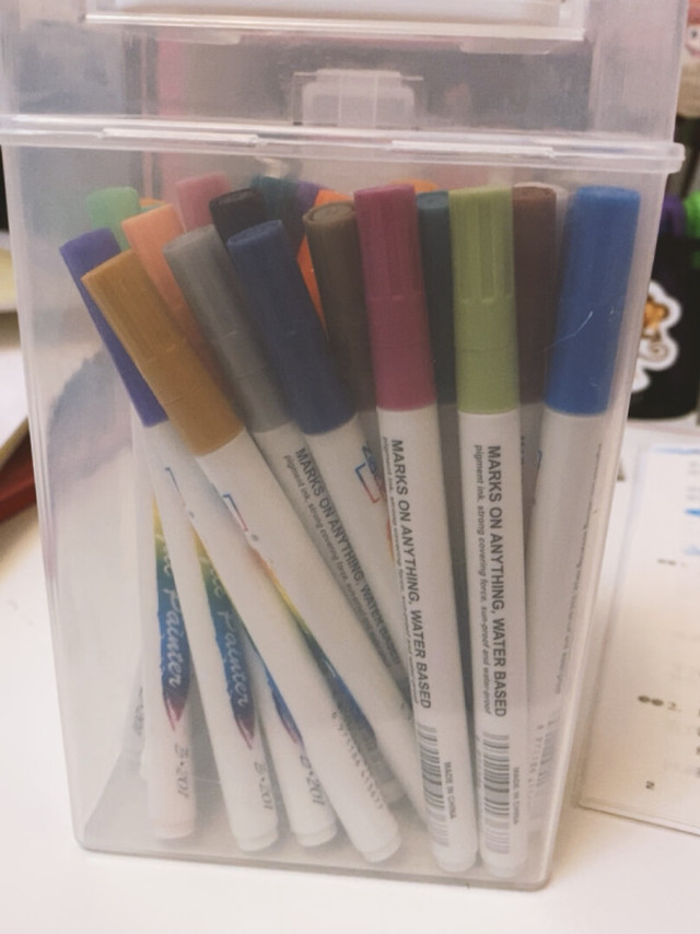 马克笔颜色鲜艳，出水顺滑！