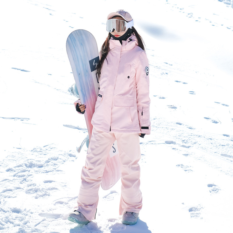 这个冬天我们相约一起去滑雪吧:初学者必买装备推荐