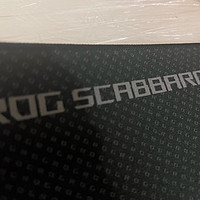 开箱 ROG Scabbard II 大鼠垫让桌子换装