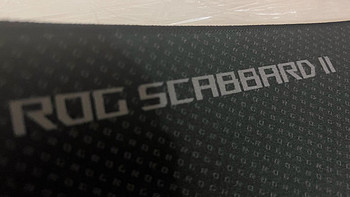 开箱 ROG Scabbard II 大鼠垫让桌子换装