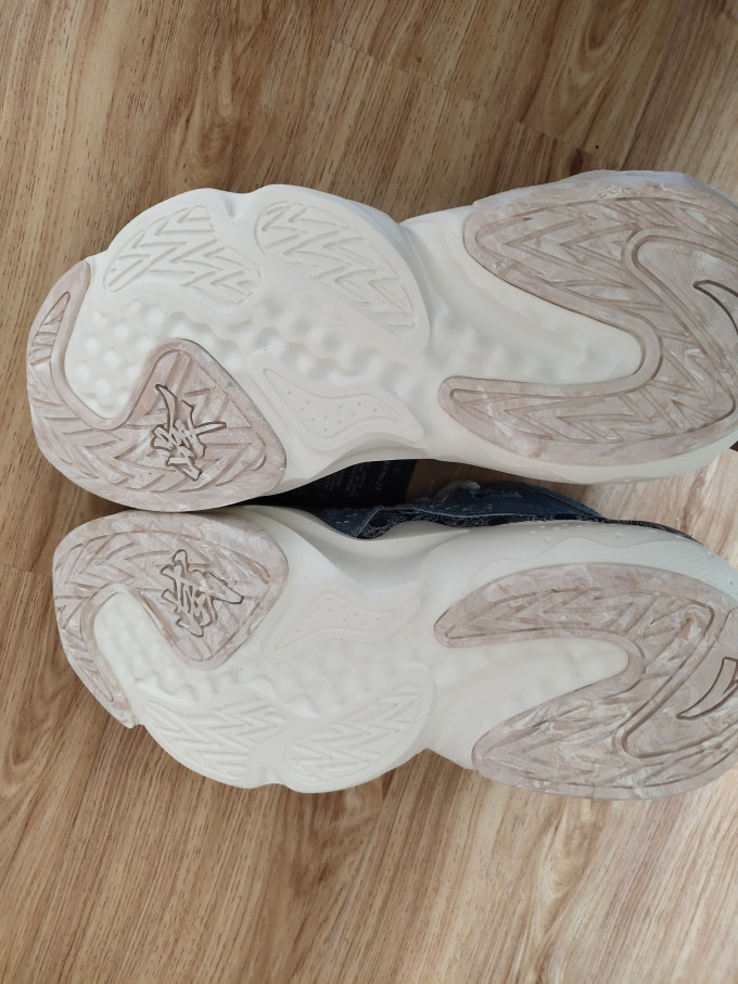 休闲运动鞋