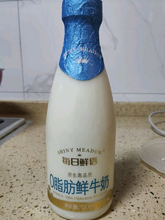8.6一瓶入 每日鲜语 0脂肪脱脂鲜牛奶 720mL