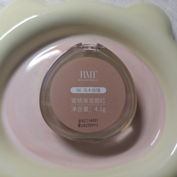 罗小曼面部彩妆