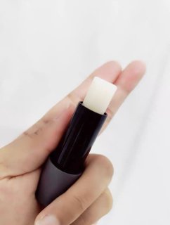 论润唇膏的重要性！干燥深唇纹不存在的！