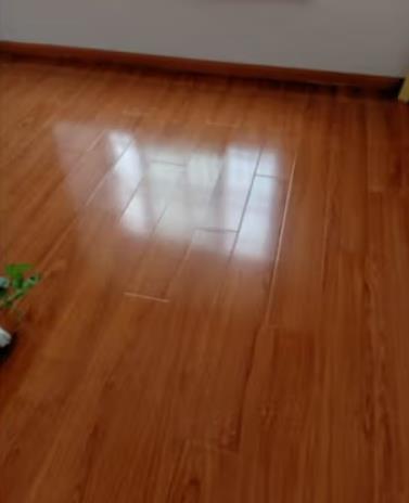地板质量真不错，款式颜色都很喜欢