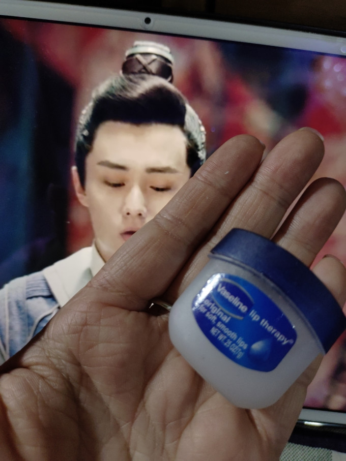 凡士林润唇膏