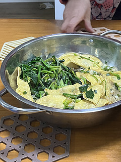 蛋饺菠菜粉丝汤就是最好吃的！ 