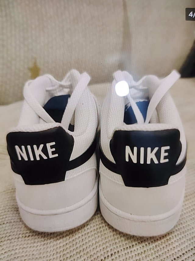 穿着很舒服，鞋底很柔软，白色也非常百，搭