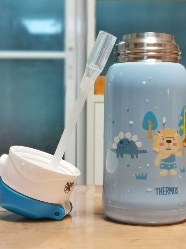 设计人本化的膳魔师保温杯