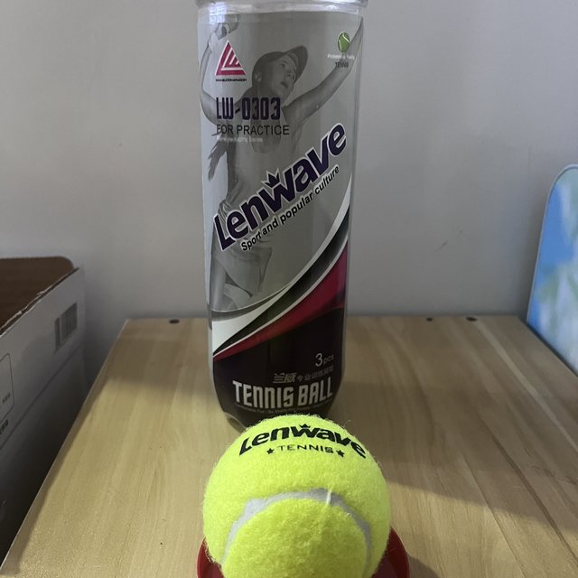 高弹性耐打网球🎾—兰威牌