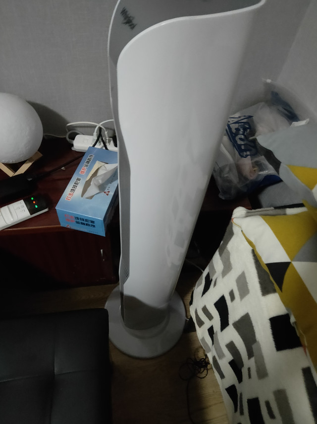 风扇很不错,风力强劲,安装也方便