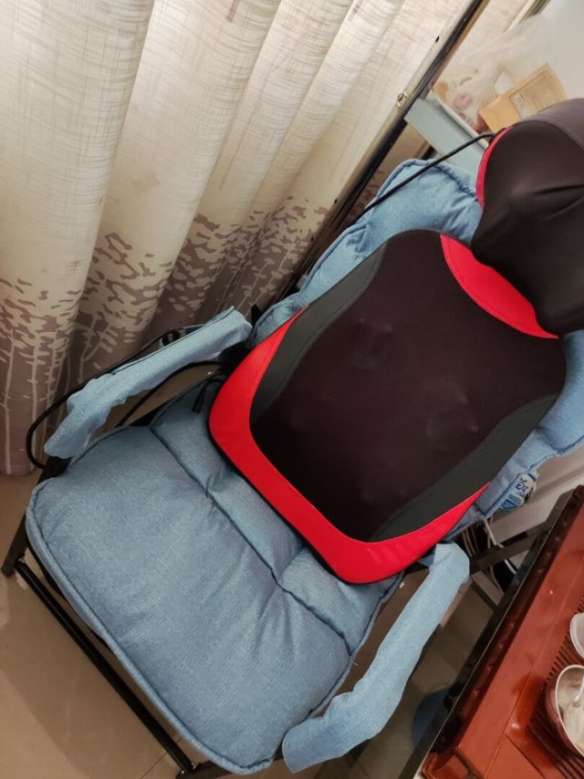 椅子组装步骤简单。椅子可以自由调节倾斜度