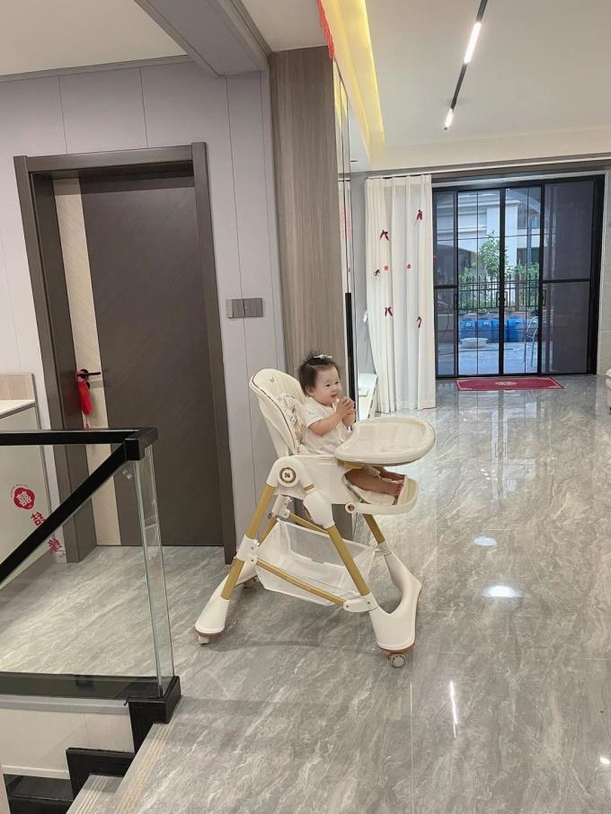 暖蓝婴儿餐椅