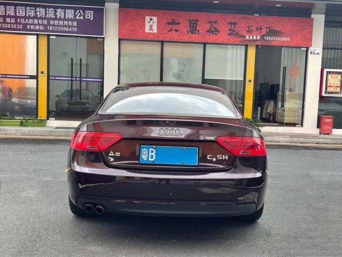 奥迪轿车