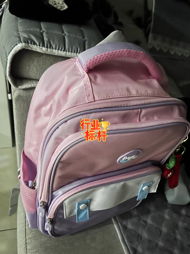 结实耐用的书包，容量超大！