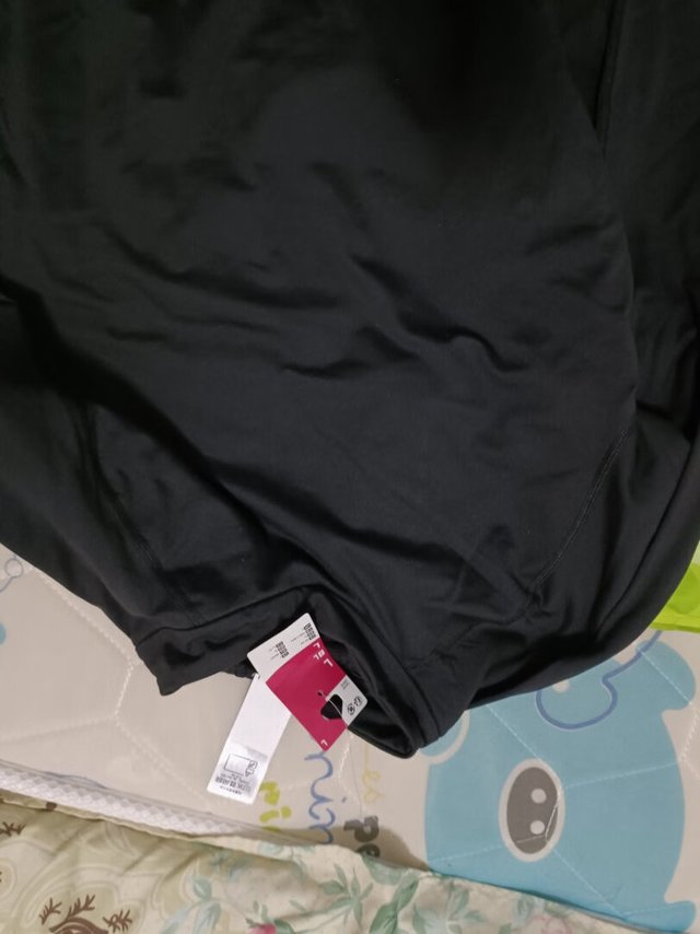 迪卡侬特色，包装简陋，水洗标一大堆哦。去