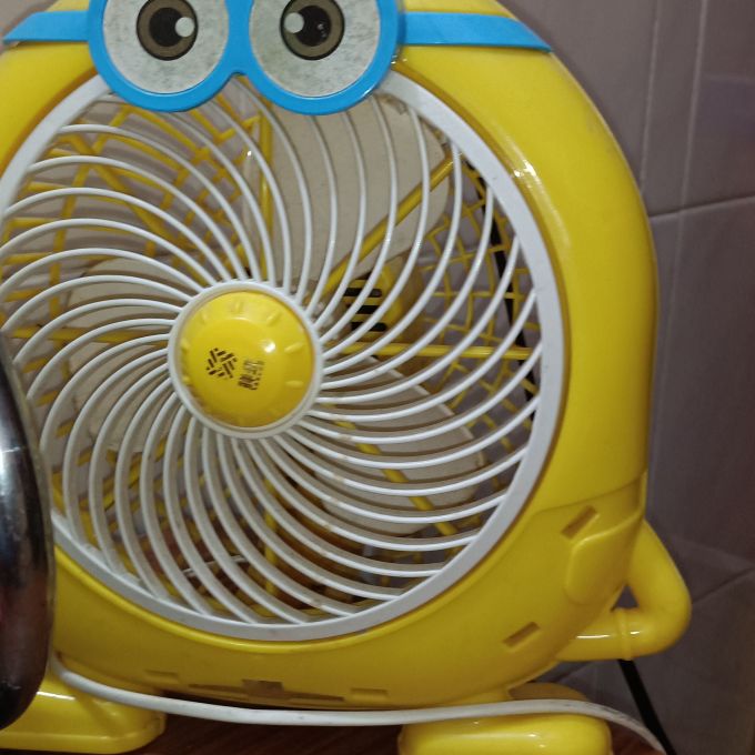 小黄人大眼萌电风扇