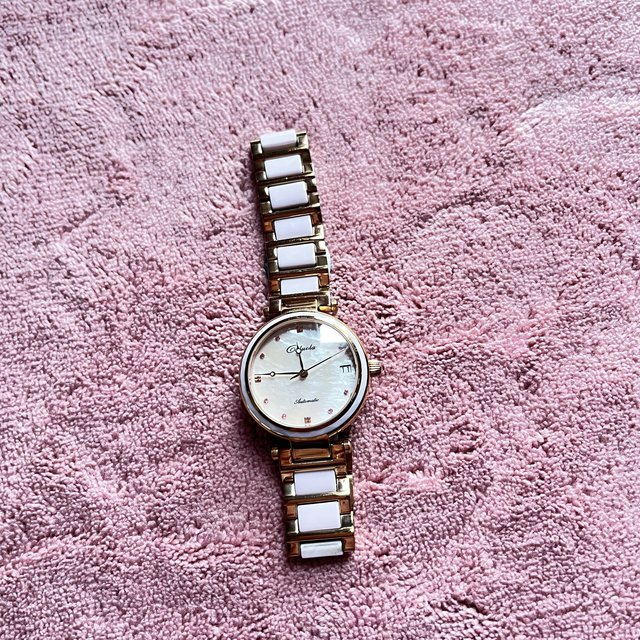 粉粉嫩嫩的手表谁不爱呢