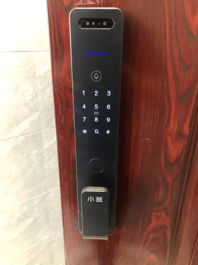 功能很强大，直接扫脸开门，超级方便，不用