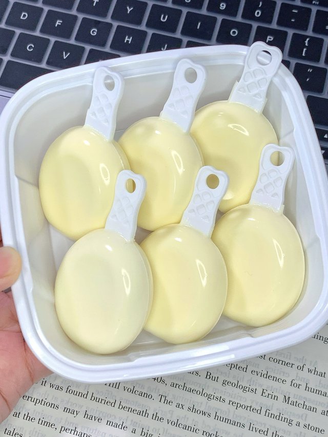 妹妹随手递给我的😭我都不忍心告诉她…