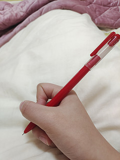 红色签字笔不断墨好写