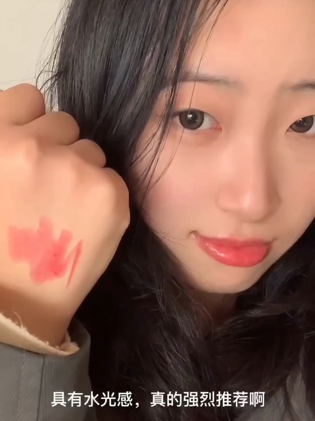 水光丝滑纯欲口红,淡妆姐妹的最爱
