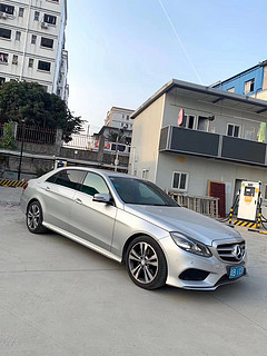 奔驰E260L运动版4MATIC