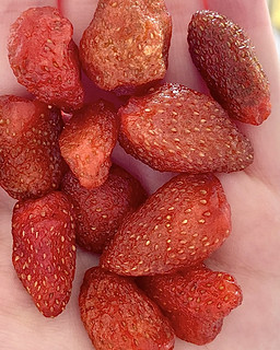 宿舍凑单买的！这草莓干真的巨好吃啊！！