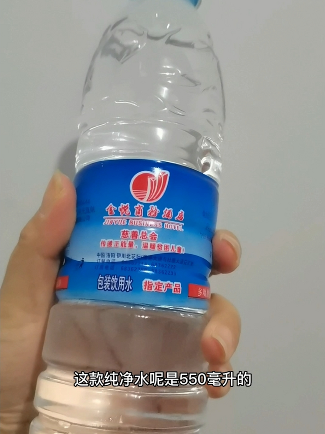 纯净水饮用水矿泉水好喝又解渴