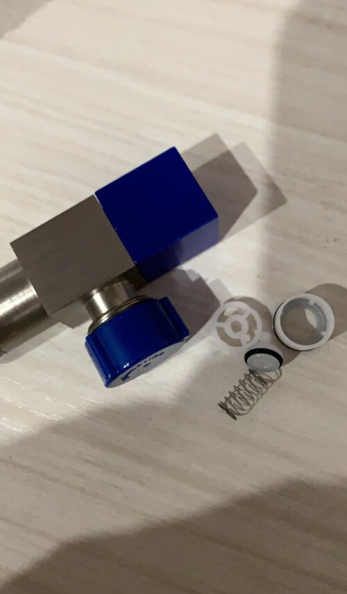 让马桶安装师傅安装了，二合一的角阀喷*很