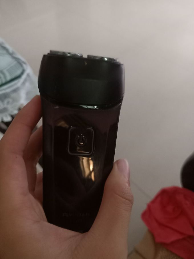 电动剃须刀