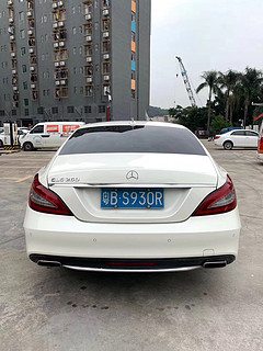 奔驰CLS260 2.0T 暖白