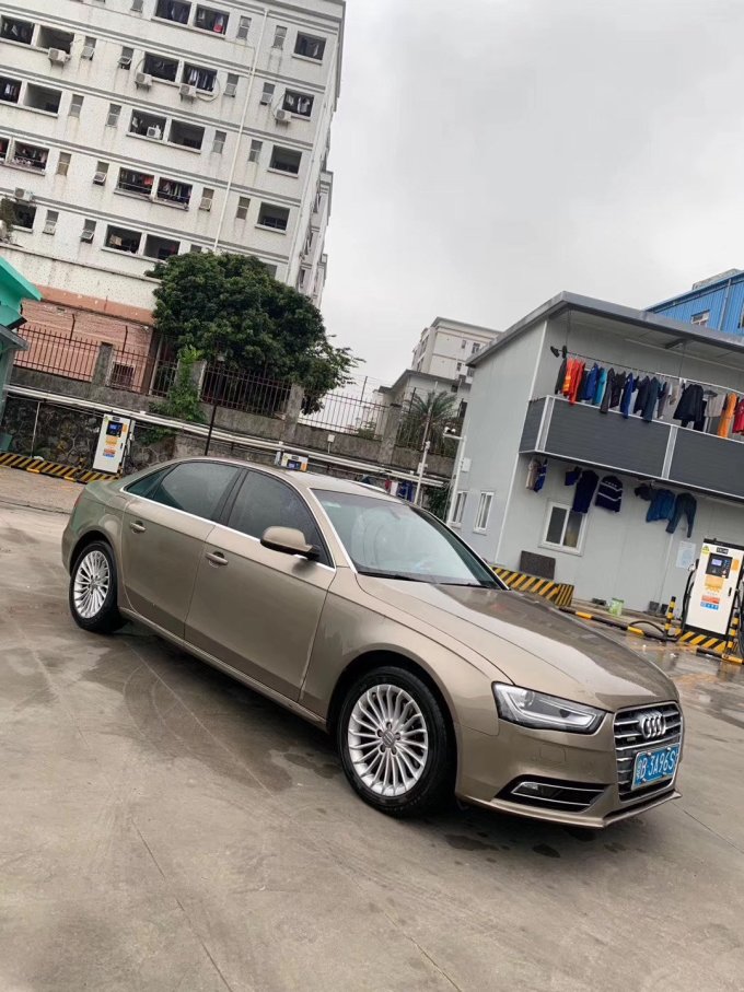 奥迪轿车