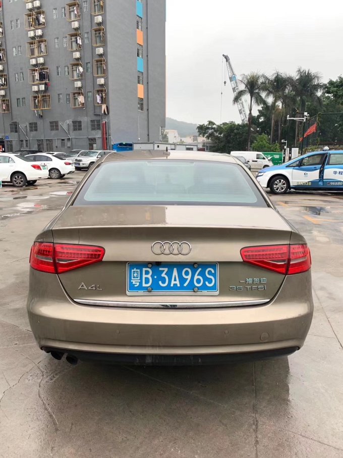 奥迪轿车