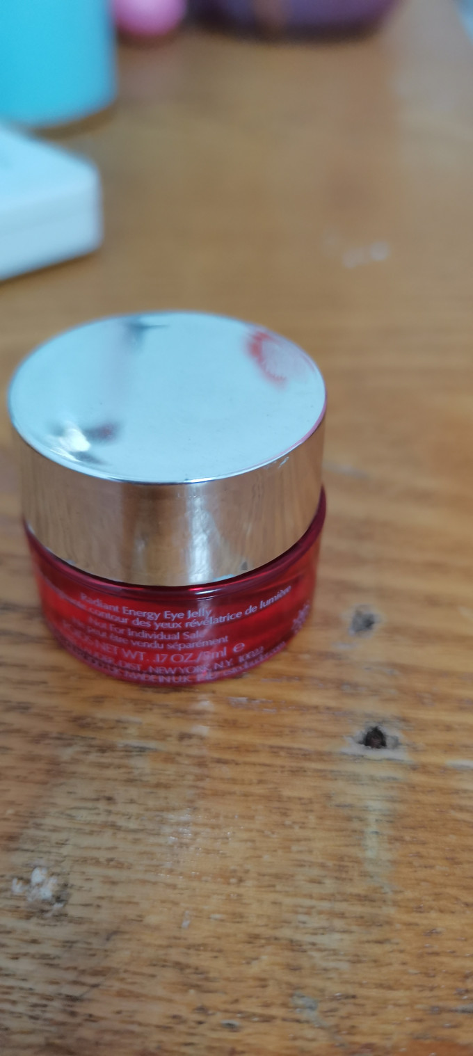 雅诗兰黛眼霜怎么样好用吗 这款红石榴眼部凝露很好用._什么值得买
