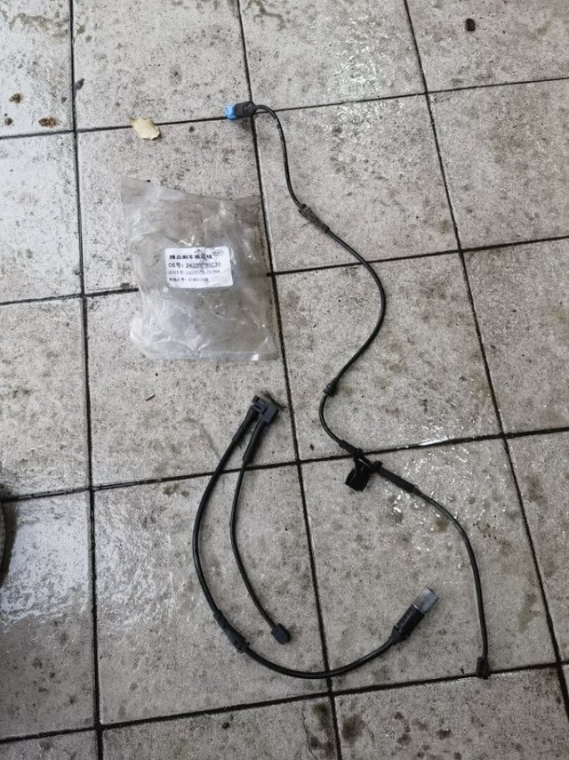 刹车片很不错，不过感应线短了，后来直接在