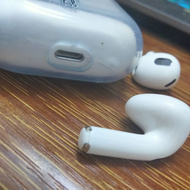 白色的这款蓝牙耳机，狠狠推荐 耗电超级慢