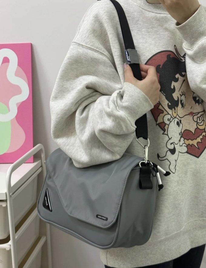男士单肩斜挎包
